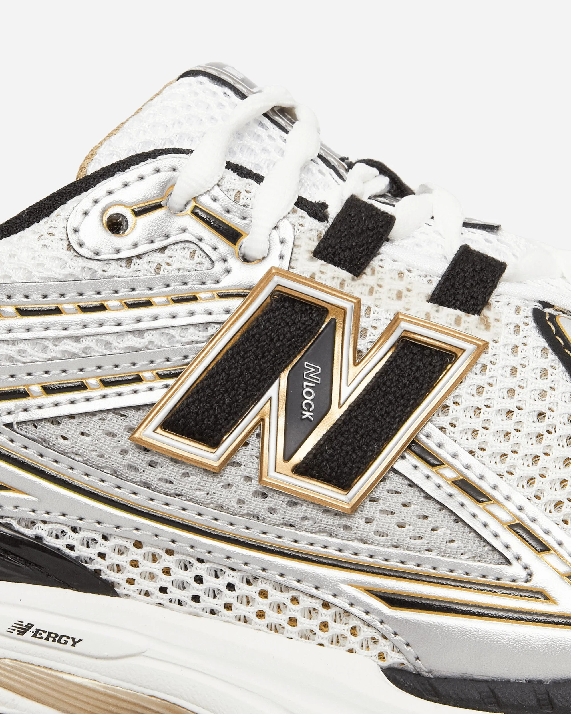 1906R Sneakers Silber Metallic / Vintage Gold / Schwarz