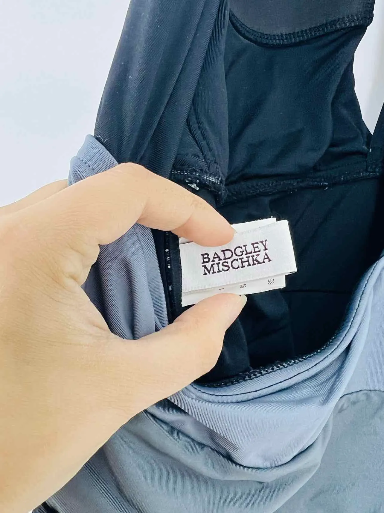 Badgley Mischka Größe 8 Schwarz/Grau gestreiftes Rüschen-Badeanzug