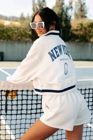 Brooklyn Spaziergänge Bestickter Loungewear-Set (Elfenbein/Blau)
