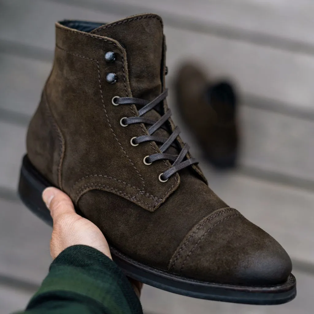 Captain | Dunkelolives Wildleder