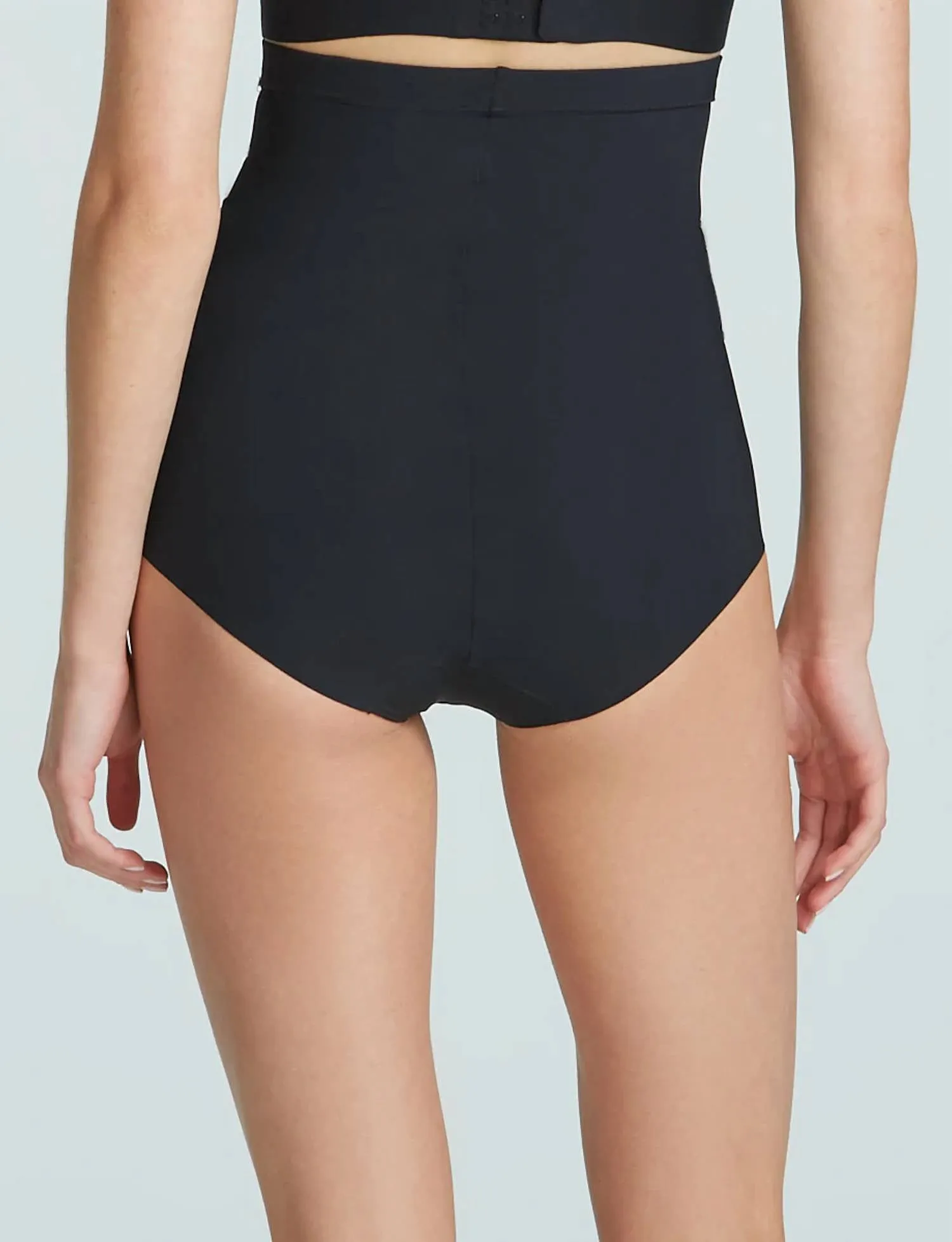 Klassische Kontroll-Hochwaist-Slip in Schwarz