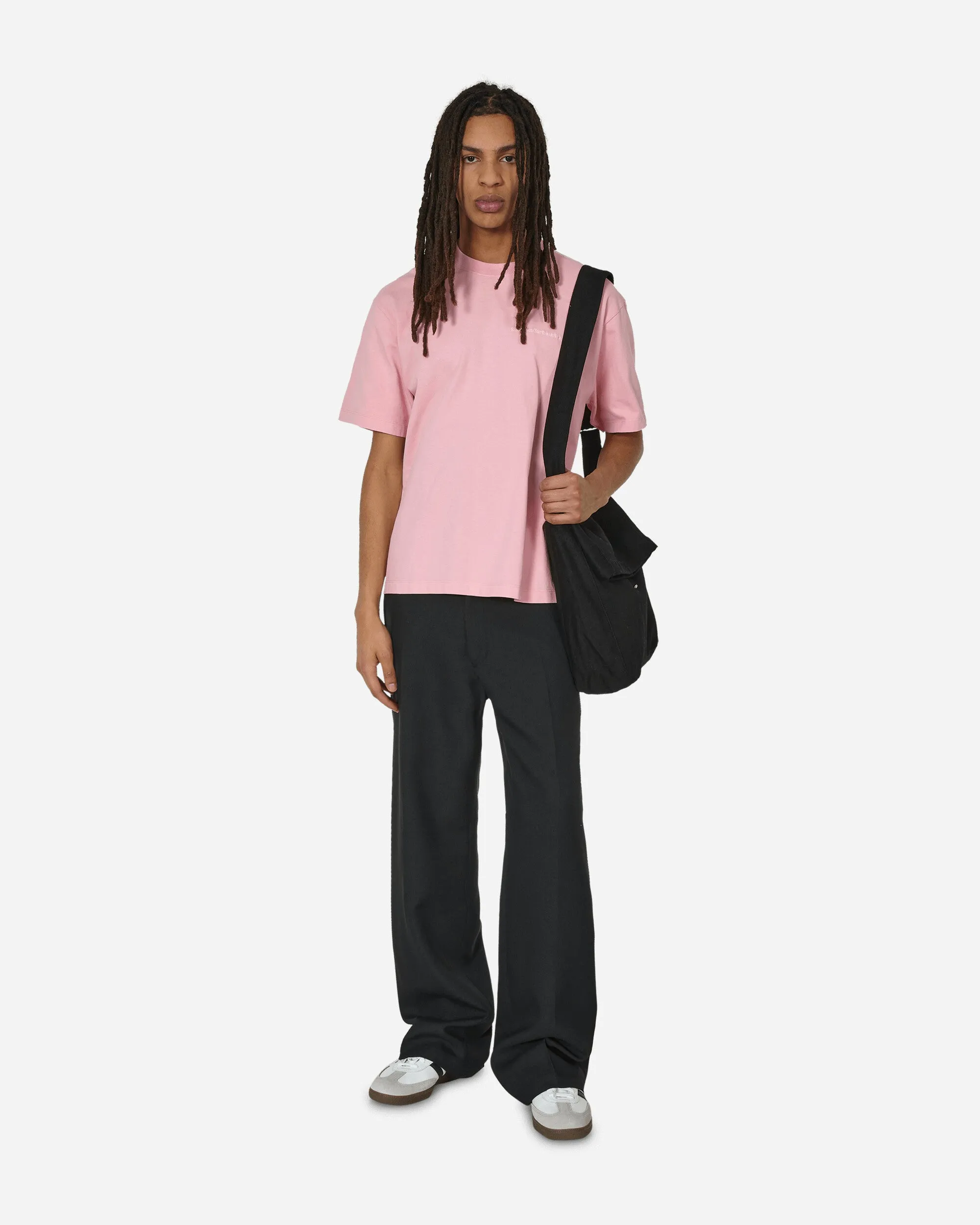 Pinkes T-Shirt mit besticktem Logo