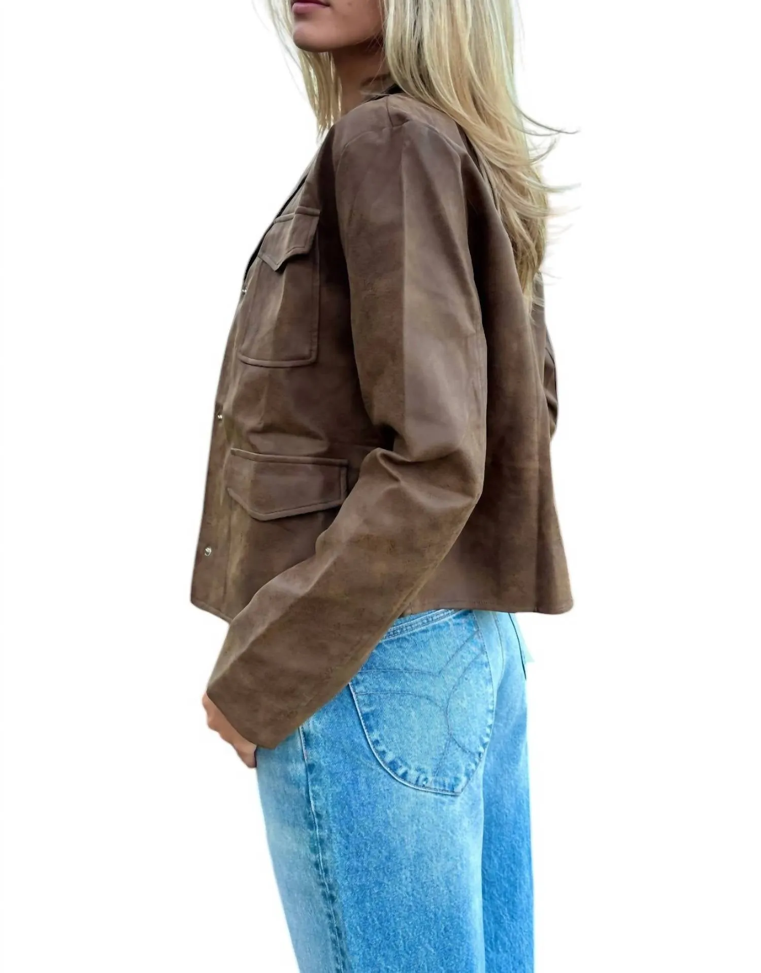 Braune Jacke mit Kunstlederkragen und Halsausschnitttasche