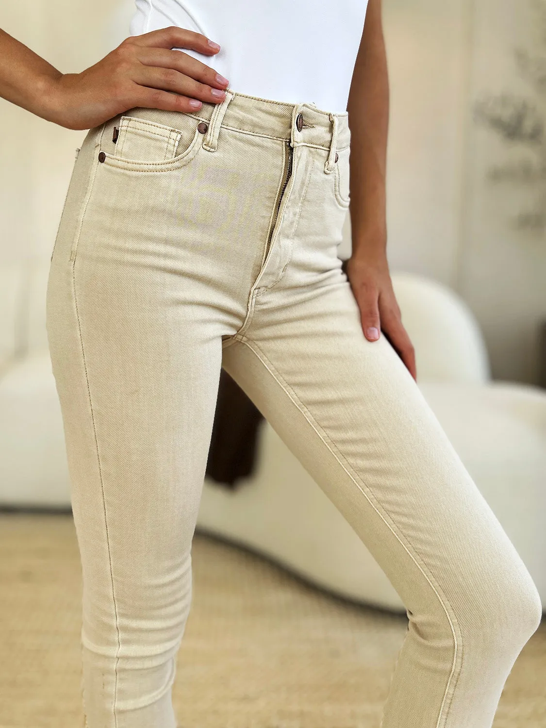 Judy Blue Skinny Jeans in Normalgröße mit Bauchkontroll-Effekt und Garment-Dyed-Optik