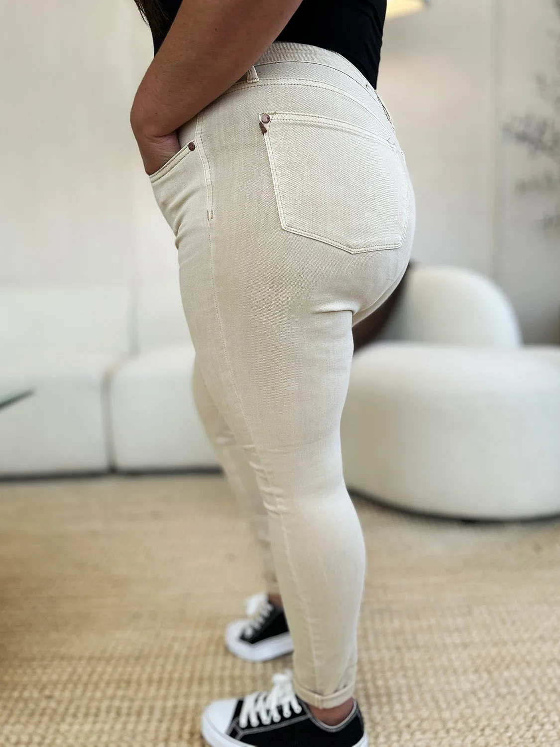 Judy Blue Skinny Jeans in Normalgröße mit Bauchkontroll-Effekt und Garment-Dyed-Optik
