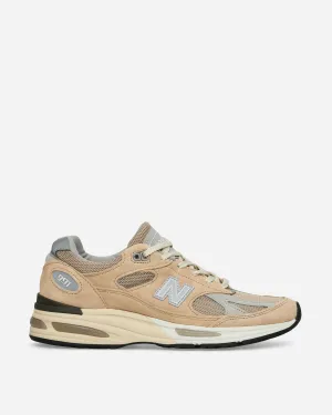 Hergestellt in Großbritannien 991v2 Sneakers Kubanischer Sand / Hafennebel / Silber