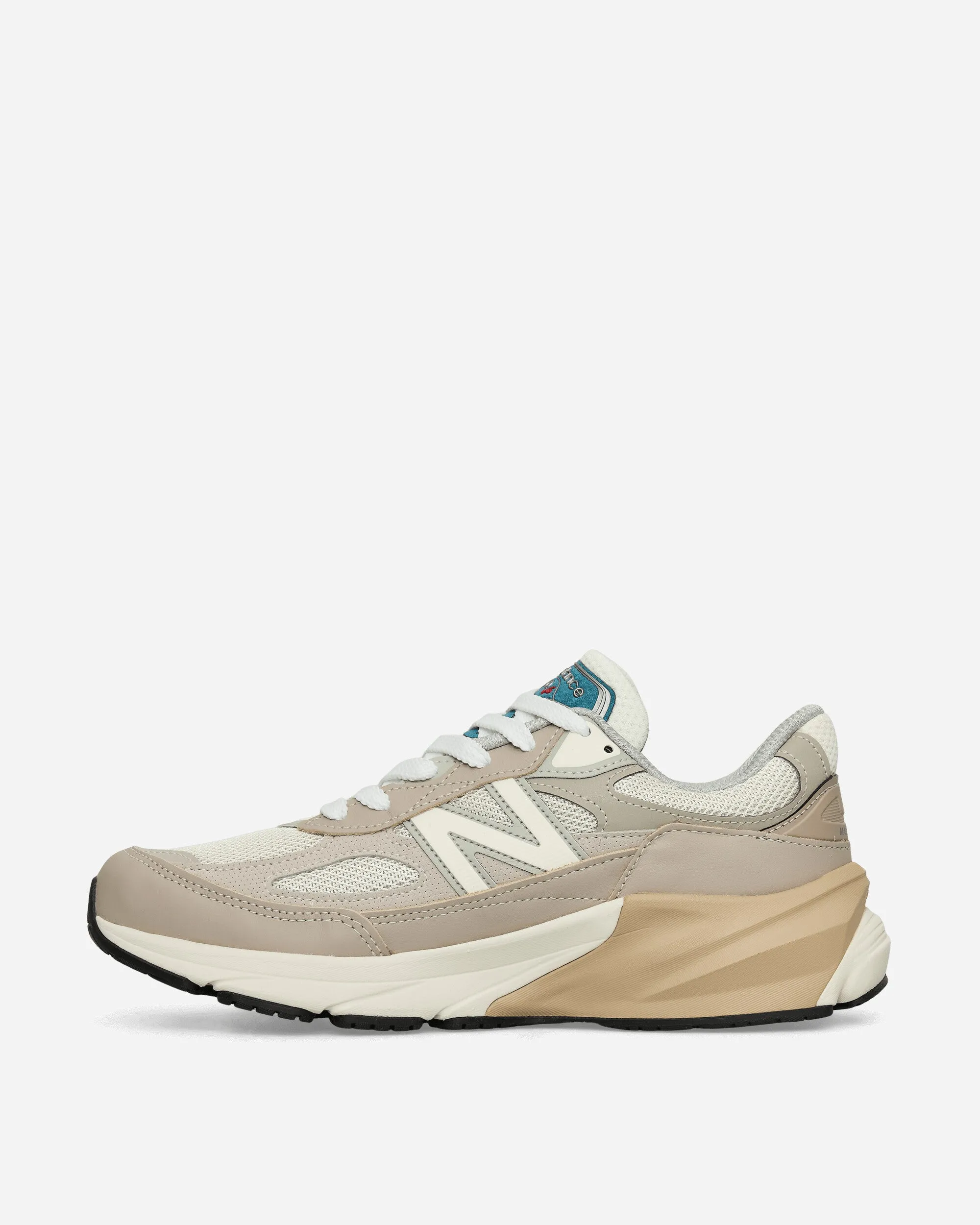 In den USA hergestellte 990v6 Sneakers in Hellbraun / Mondgestein
