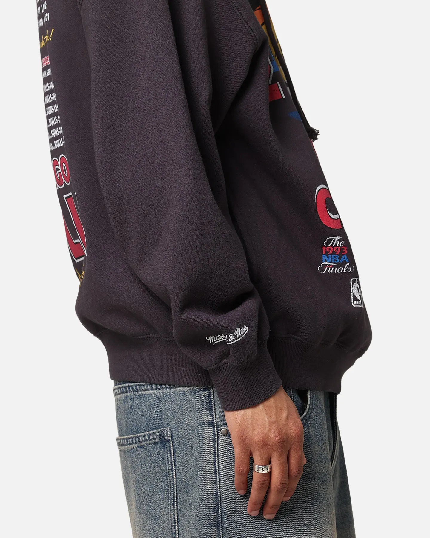 Mitchell & Ness Chicago Bulls Finals Champion Hoodie Overdyed Schwarz