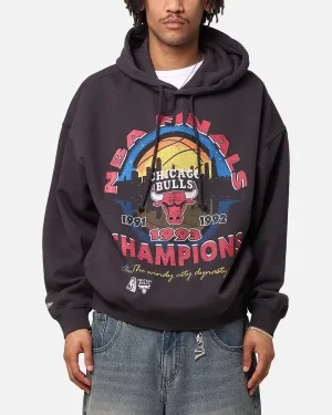 Mitchell & Ness Chicago Bulls Finals Champion Hoodie Overdyed Schwarz
