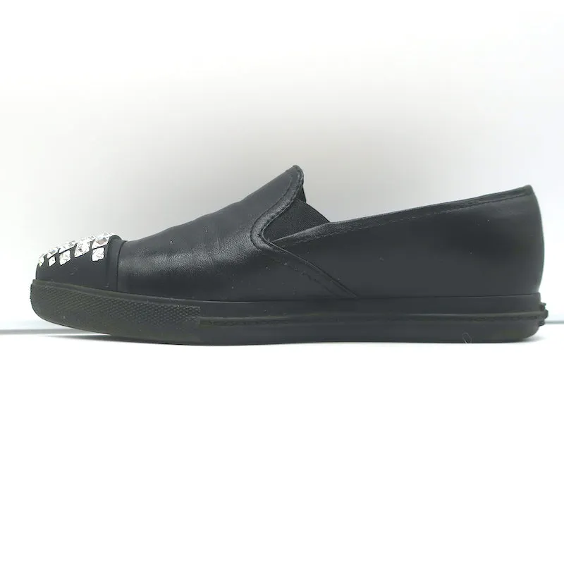 Miu Miu Slip-On Sneakers mit Kristall-Cap-Toe in schwarzem Leder Größe 37,5