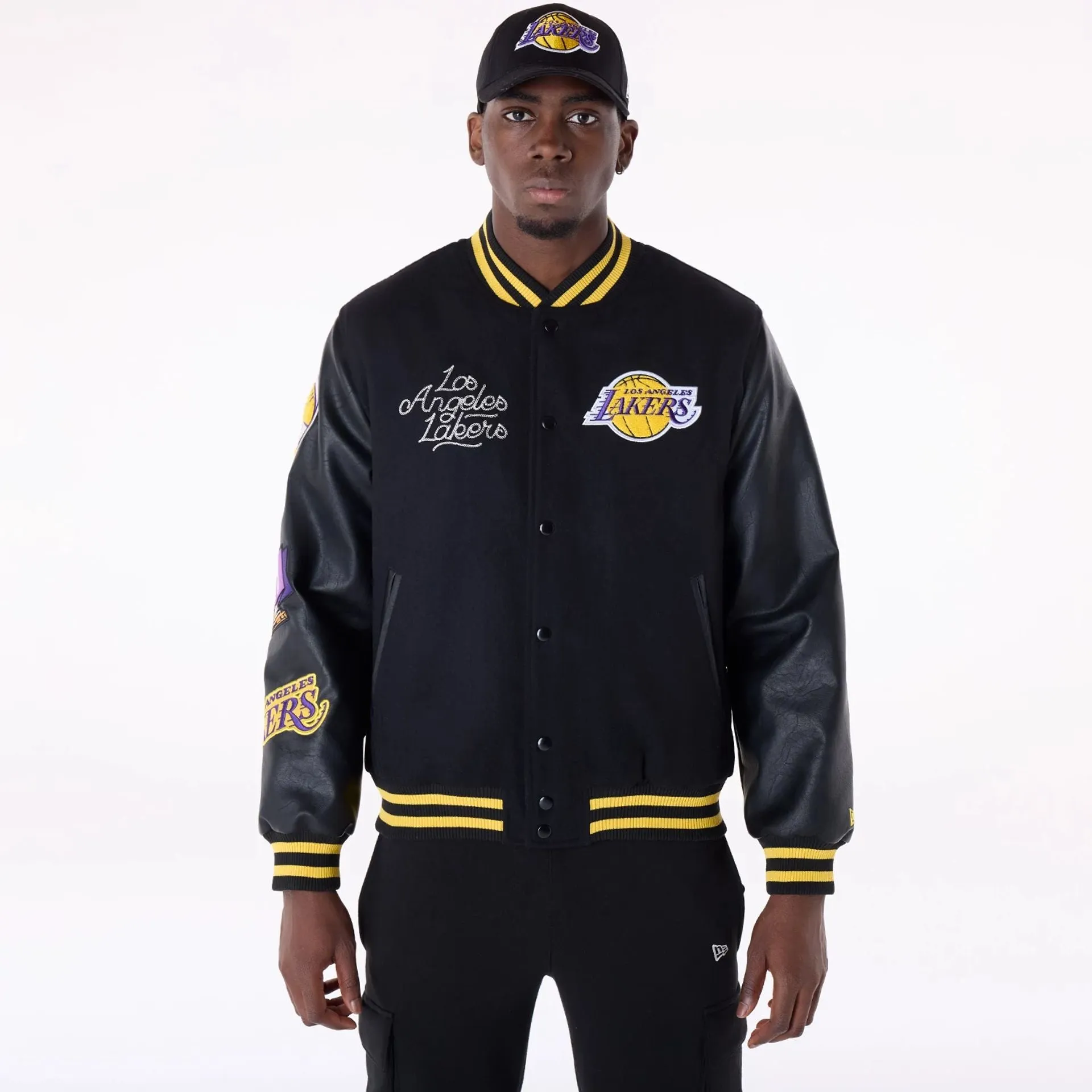 New Era Sportjacken & Mäntel LA Lakers NBA Patch Schwarze Varsity Jacke