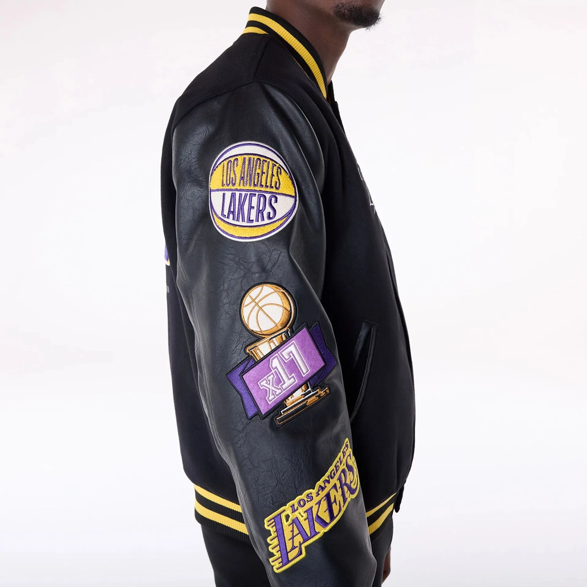 New Era Sportjacken & Mäntel LA Lakers NBA Patch Schwarze Varsity Jacke