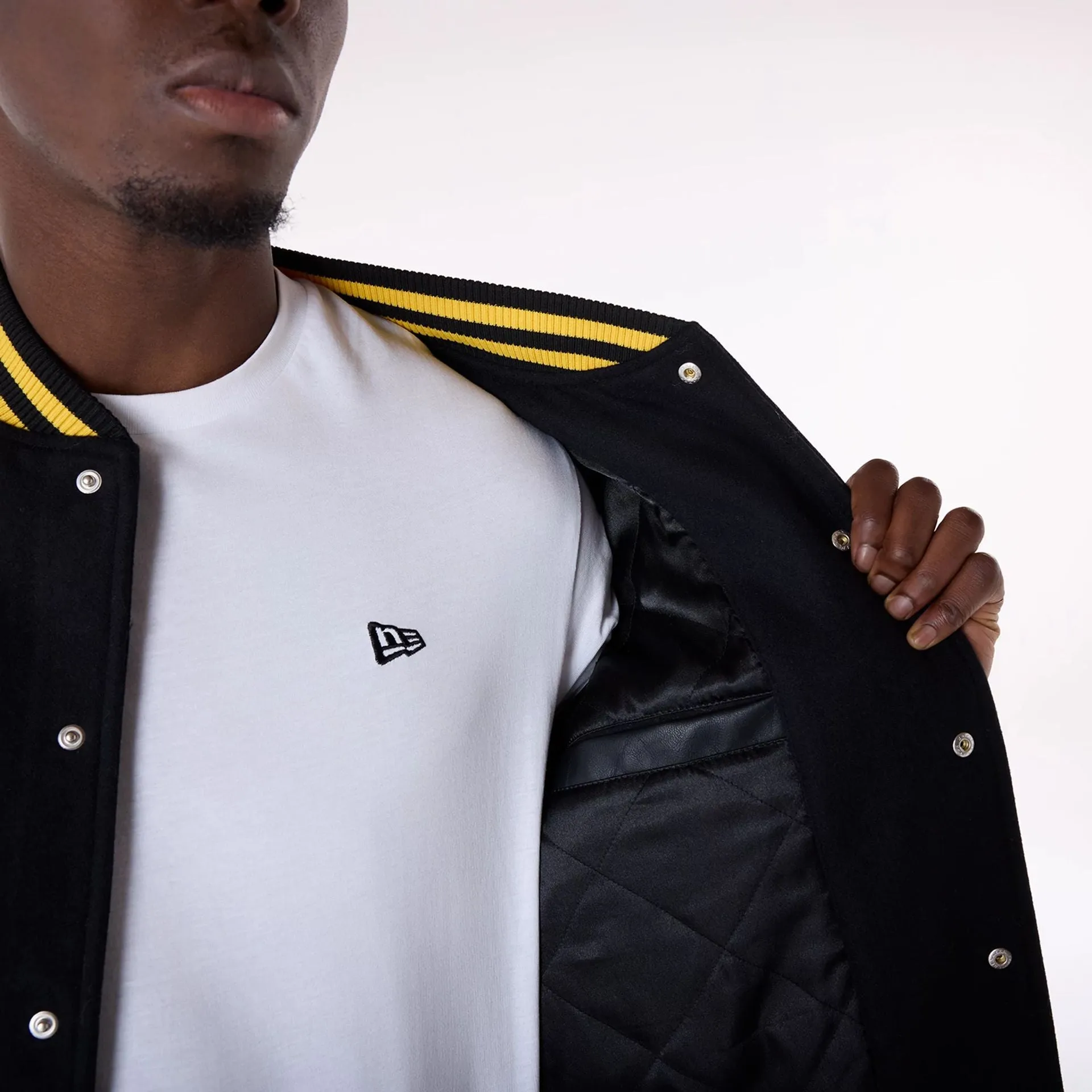 New Era Sportjacken & Mäntel LA Lakers NBA Patch Schwarze Varsity Jacke