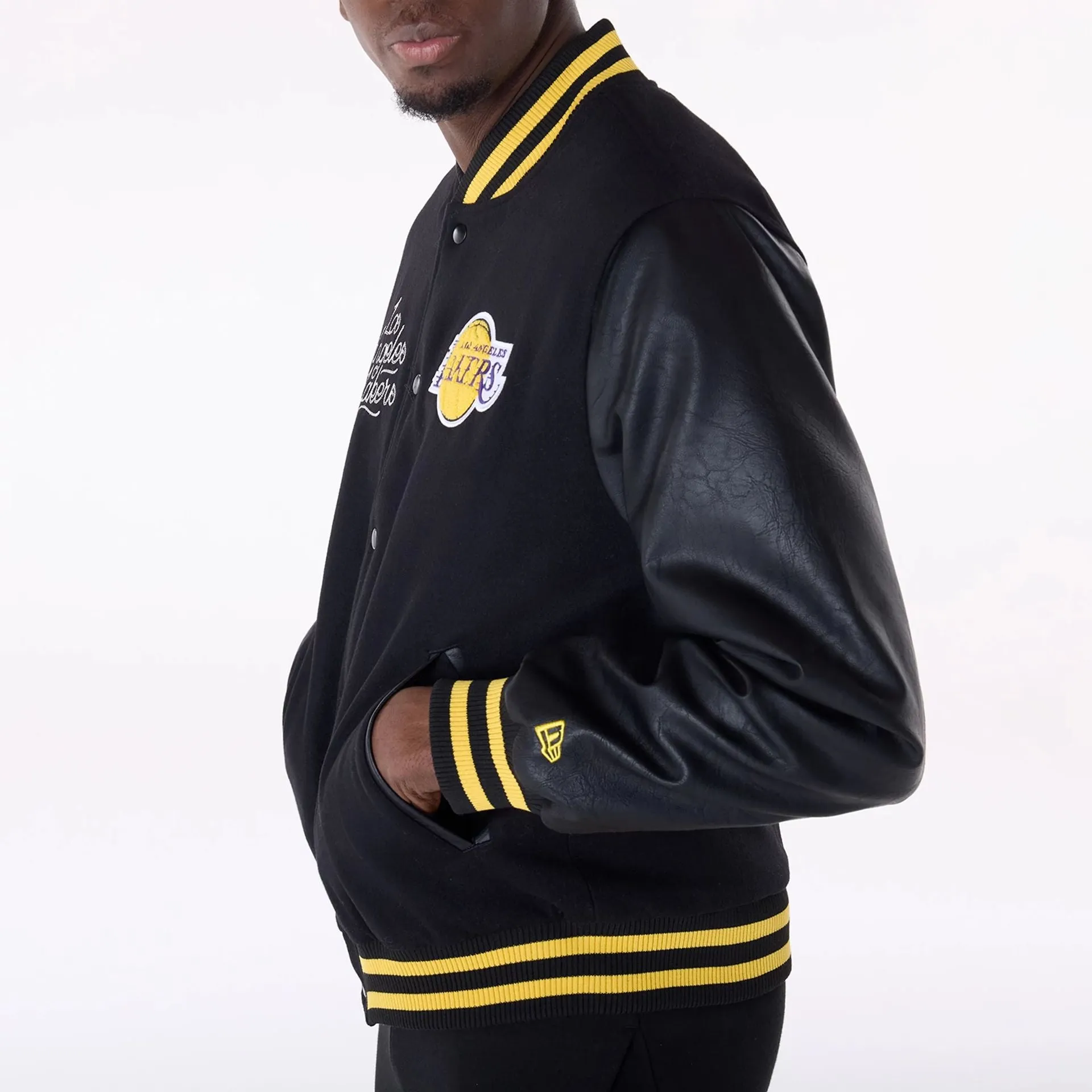 New Era Sportjacken & Mäntel LA Lakers NBA Patch Schwarze Varsity Jacke