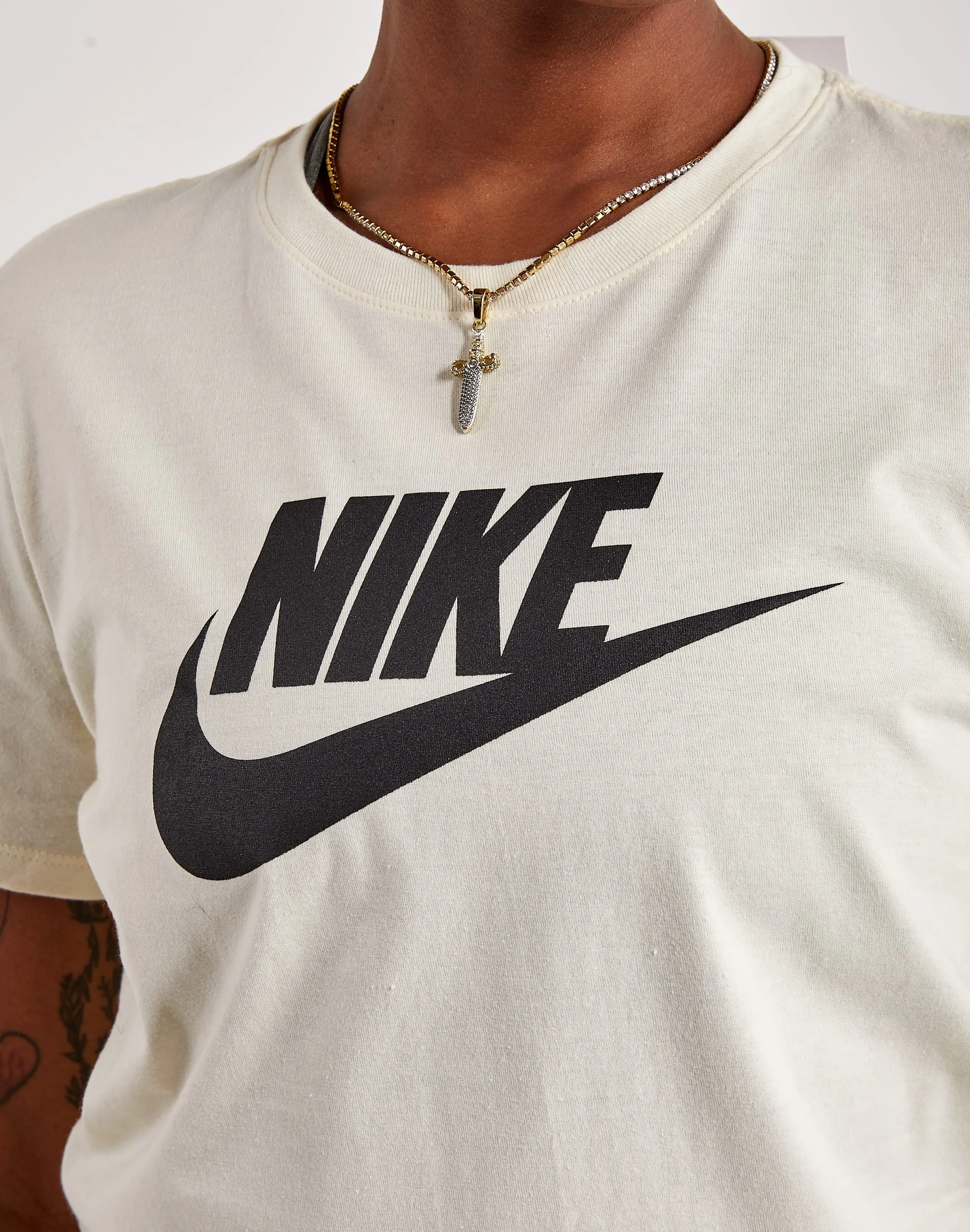 Nike Essential Icon Futura T-Shirt