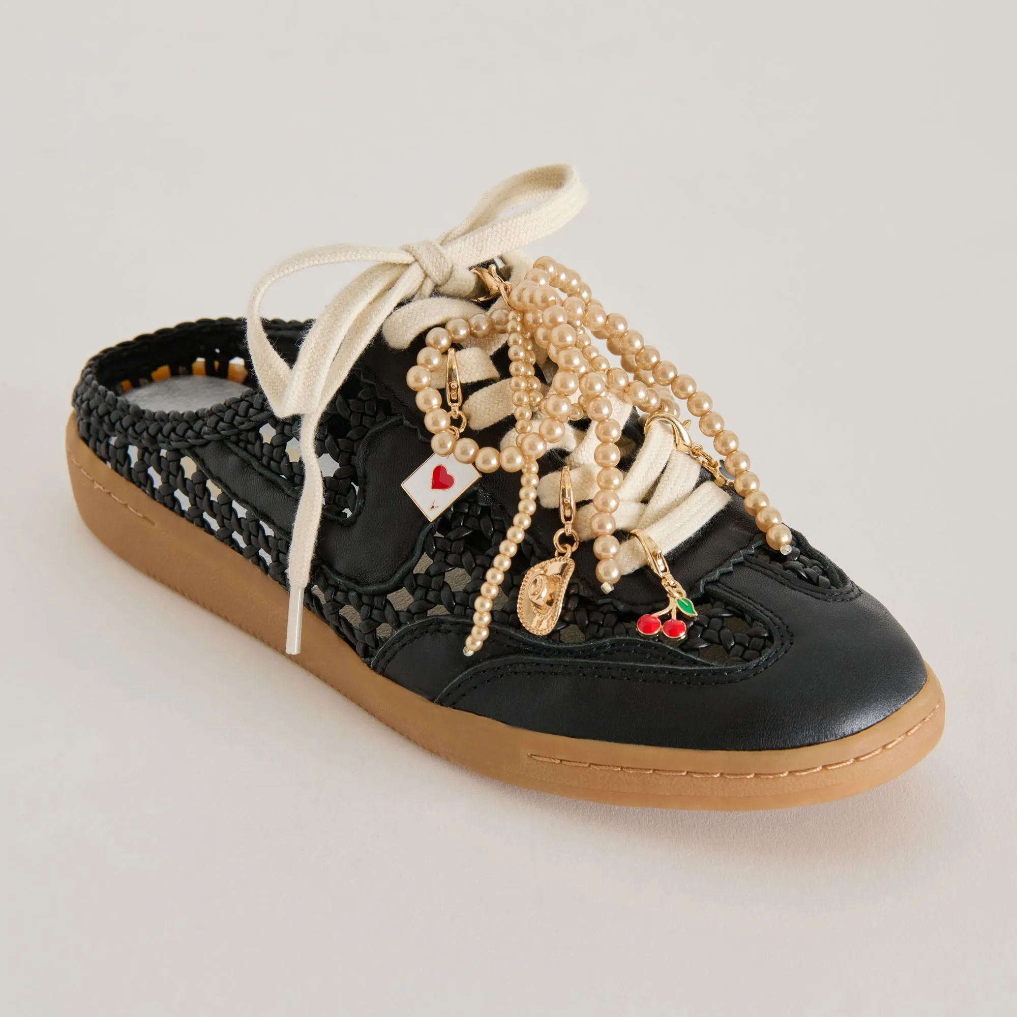 HINWEIS SLIDE SNEAKERS SCHWARZ GEWEBT   GOLD CHARM BUNDLE