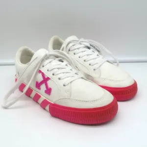 Off-White Vulkanisierte Low-Top-Sneaker Weiße Leinwand & Pink Wildleder Größe 37