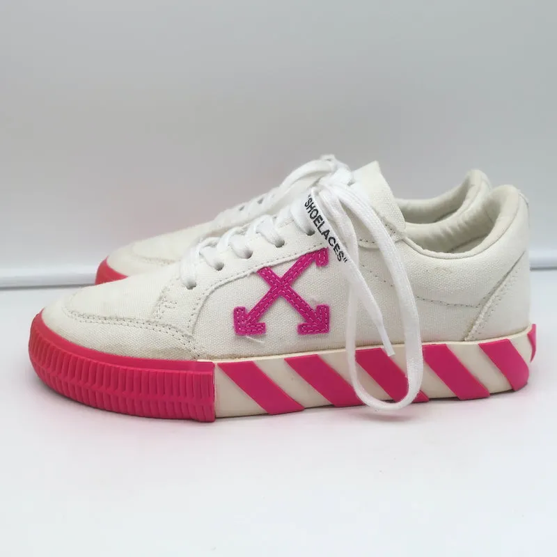 Off-White Vulkanisierte Low-Top-Sneaker Weiße Leinwand & Pink Wildleder Größe 37