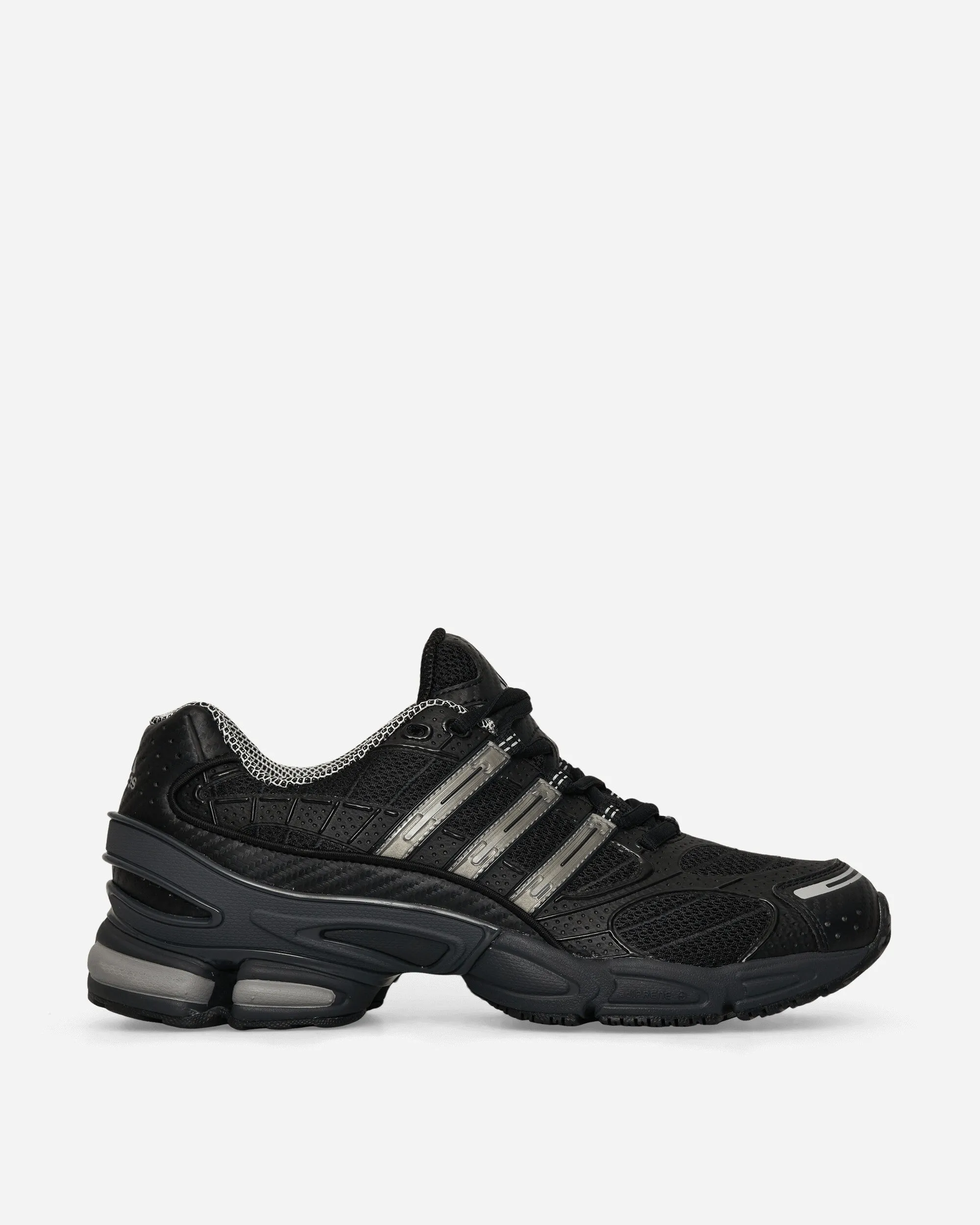 Ozweego Pro Sneakers Kernschwarz / Eisenmetallic / Grau Six