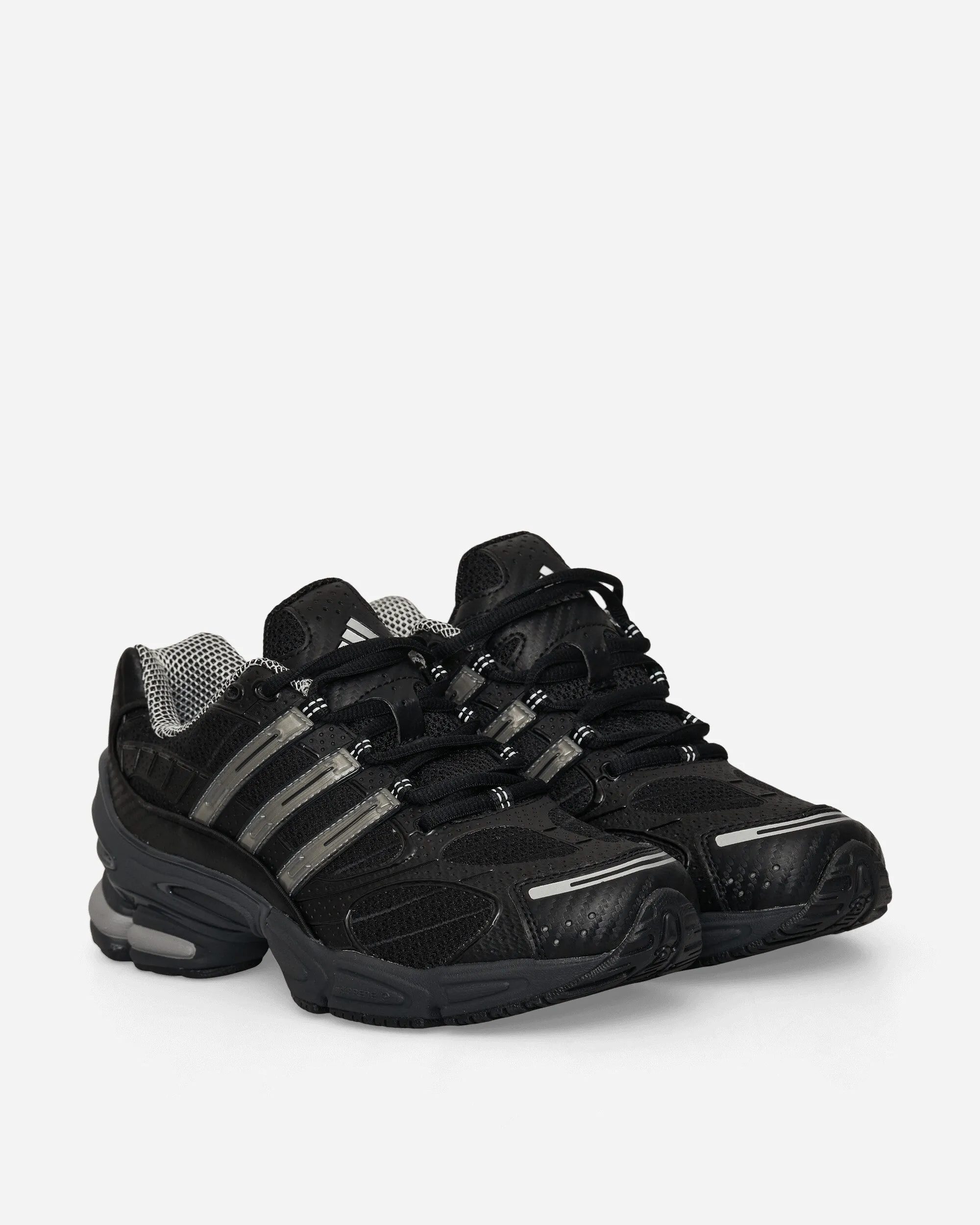 Ozweego Pro Sneakers Kernschwarz / Eisenmetallic / Grau Six