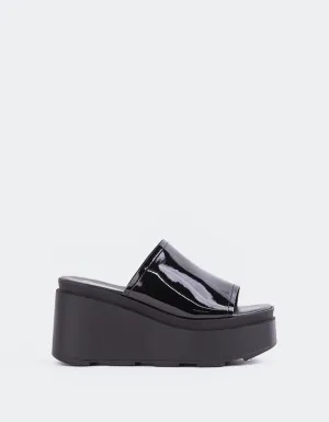 Positives Schwarz Lackleder