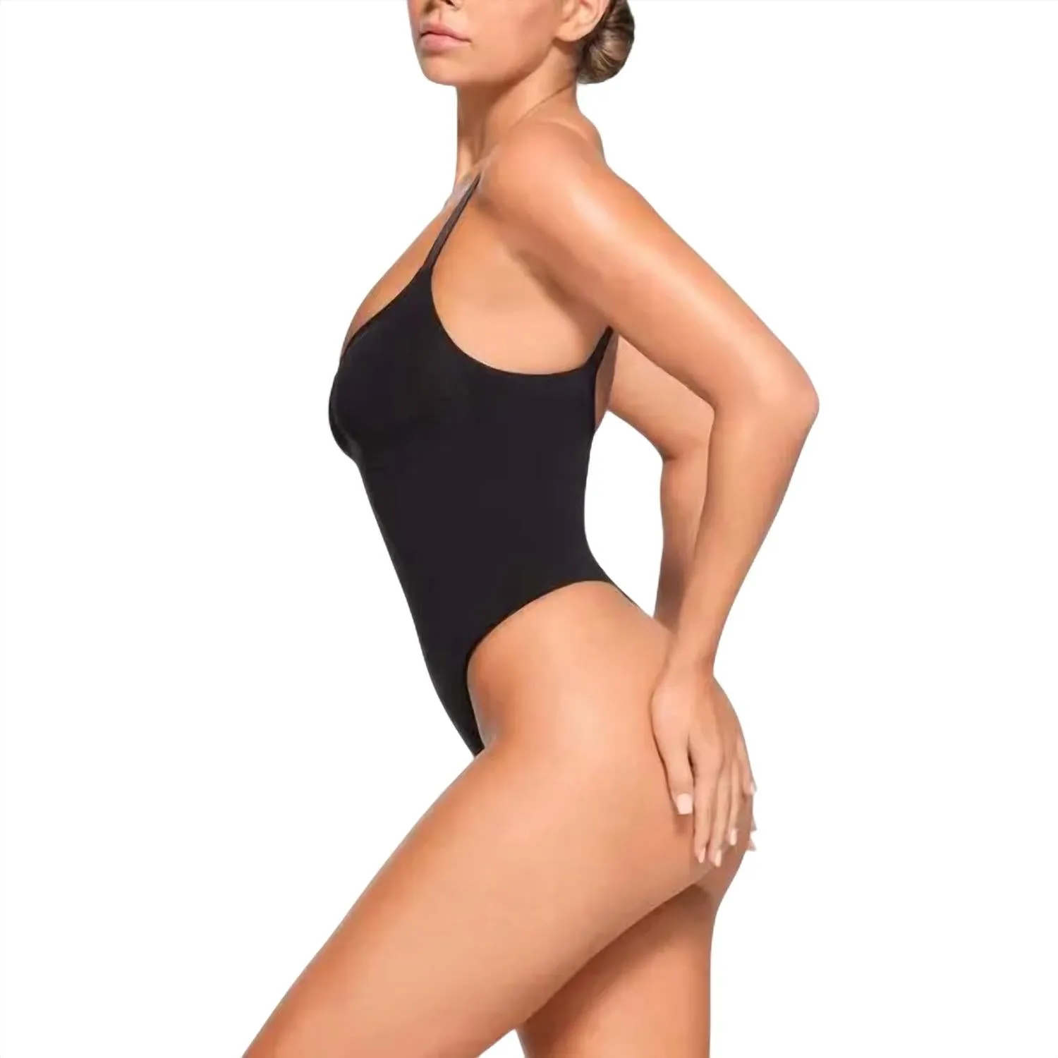 Nahtlos modellierender Petite-String-Body in Onyx
