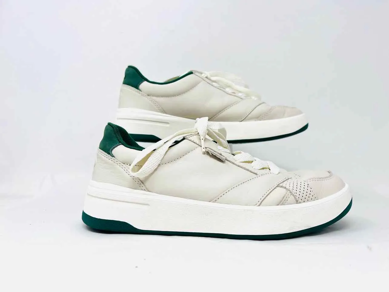 Staud Größe 6 Creme/Grüne Schnürleder-Sneaker
