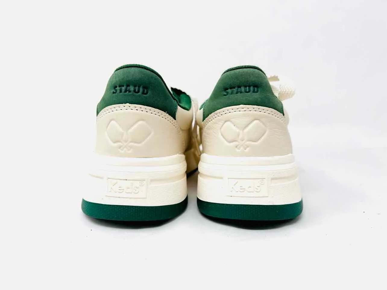 Staud Größe 6 Creme/Grüne Schnürleder-Sneaker