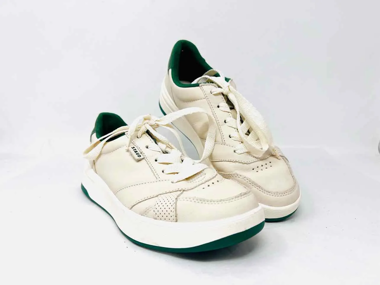 Staud Größe 6 Creme/Grüne Schnürleder-Sneaker