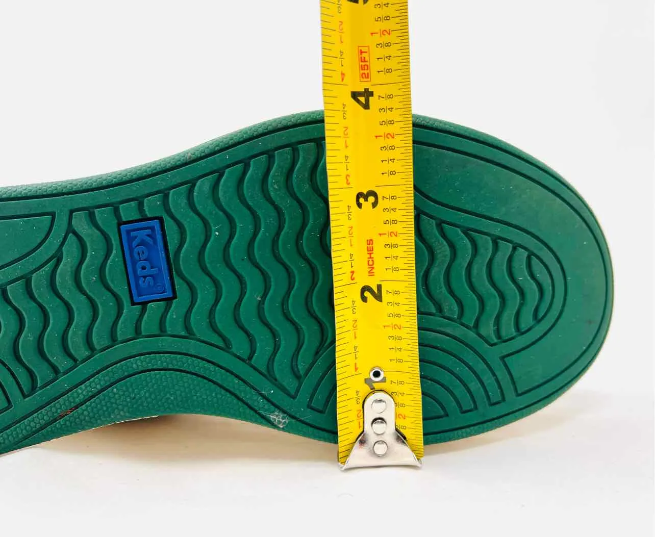 Staud Größe 6 Creme/Grüne Schnürleder-Sneaker