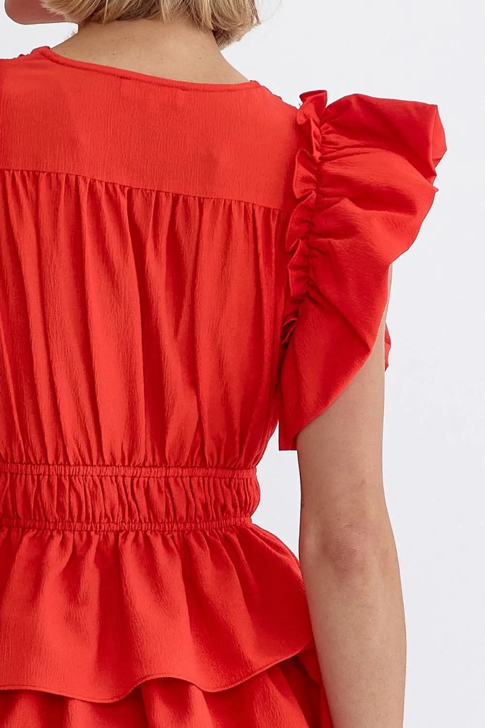 FRAUEN IM ROTEN KLEID