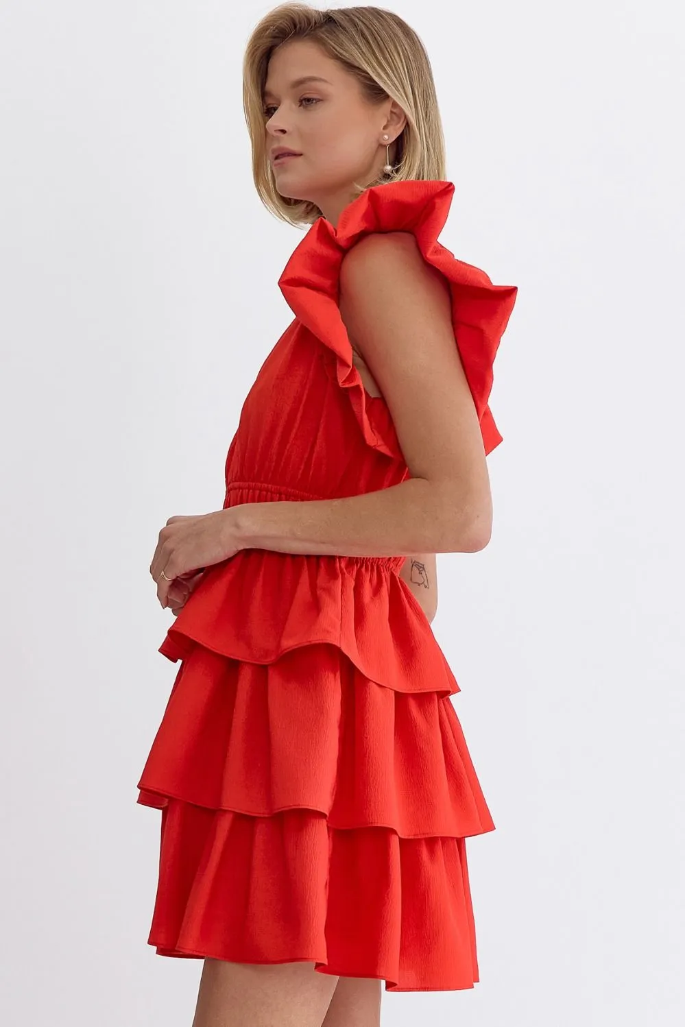FRAUEN IM ROTEN KLEID