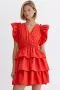 FRAUEN IM ROTEN KLEID