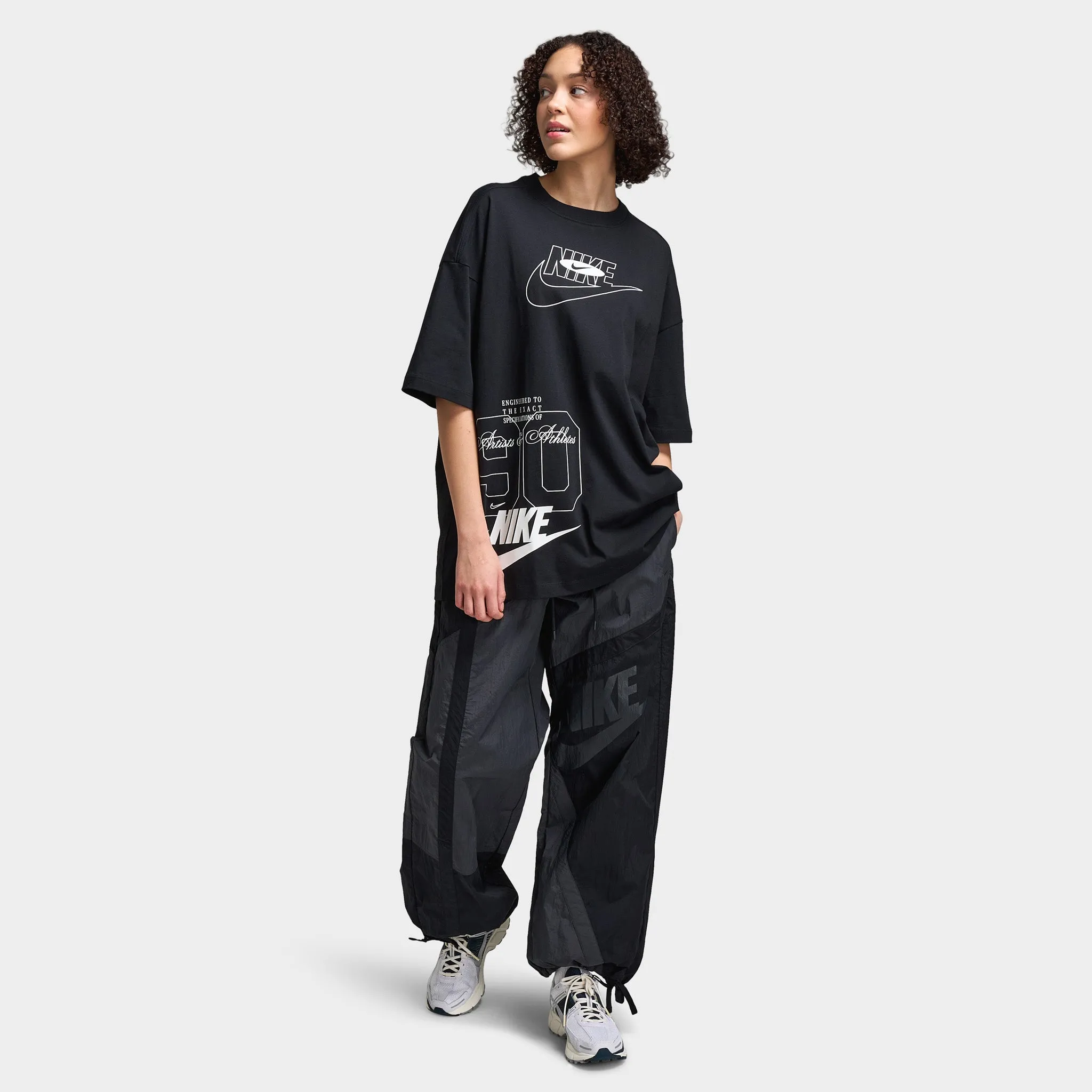 Nike Damen Nike Sportswear Damen Oversized Dance Graphic T-Shirt / Schwarz