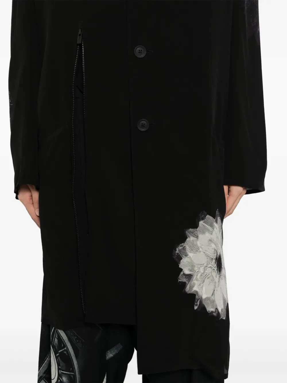 YOHJI YAMAMOTO POUR HOMME - Herren Jacke mit weißer Blumenprint und Schlitz